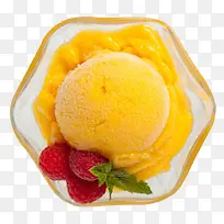 玻璃杯里的黄色冰淇淋芒果味沙冰