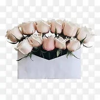 玫瑰花束包装的情书