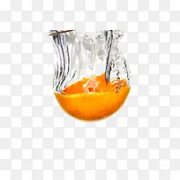 掉入水中的橙子