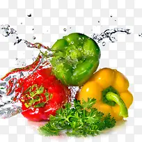 水冲洗三种颜色的蔬菜