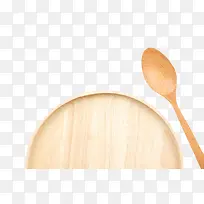 棕色木质纹理圆木盘和勺子实物