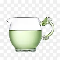 精致玻璃杯里的茶水