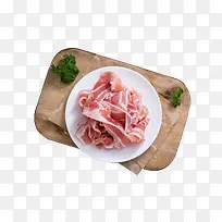 砧板上的生菜与五花肉