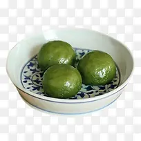 一盘三个青团点心