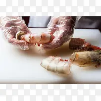 剥虾壳