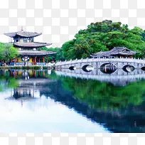 树木茂盛湖水清澈风景如画