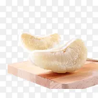 黄色木盘子上的白肉柚