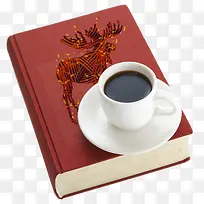 红色书本上的咖啡
