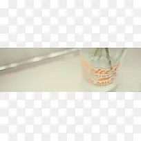 简约杯子特写海报背景