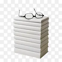 白色厚实放着眼镜的堆起来的书实