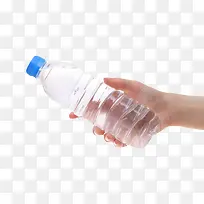 透明解渴手拿着的塑料瓶饮用水实