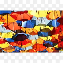 彩色漂浮的雨伞海报背景