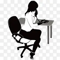 坐在椅子上打电话的女人