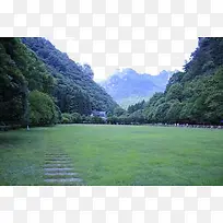 草坪和山峰