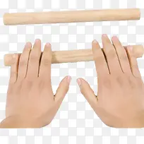 手拿擀面棍