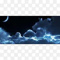 夜晚天空中的月亮云朵