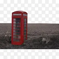 草原上的红色电话亭