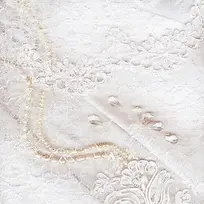 珍珠项链与婚纱背景