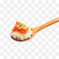 勺子上的泡菜米饭