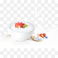 杯子中的草莓奶昔