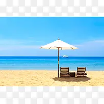 蓝色天空沙滩躺椅