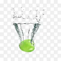 水中的青枣