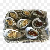锡纸上的烤生蚝图片素材