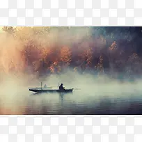 秋天湖面垂钓小船枫林湖面