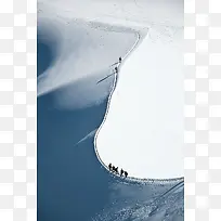 雪山山顶的爬山人海报背景