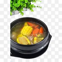 绿色植物和玉米胡萝卜排骨汤