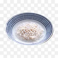 一碗煮熟的薏米