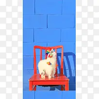 蓝色砖墙儿童椅子海报背景