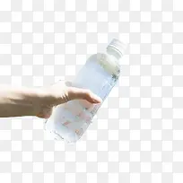 一瓶山泉水