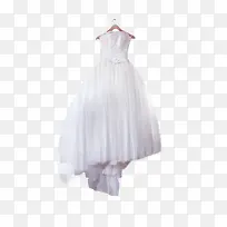 衣挂上的白色婚纱