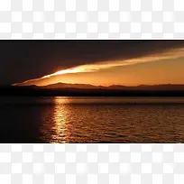 夕阳湖面背景