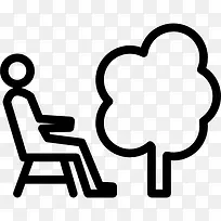 坐在椅子上的人在一棵树旁图标