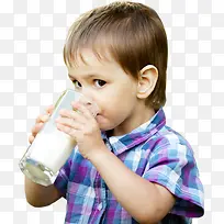 喝牛奶的男孩海报背景