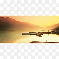 远山静谧湖水小船背景