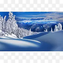 蓝色天空雪山雪树
