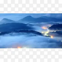 蓝色静谧的山峰云雾