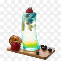 草莓搭配柠檬蓝柑水