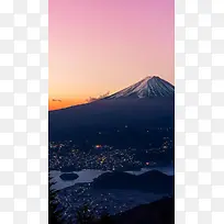 富士山下的城市海报背景