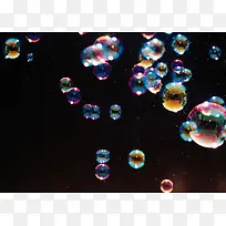 彩色漂浮起来的泡泡