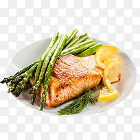 盘子里的鱼排和蔬菜