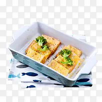 蓝色焗饭盒和餐巾