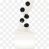黑色树莓牛奶