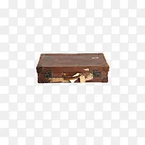 合上的复古木质行李箱