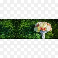 白色红色花丛唯美banner创意海报设
