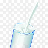 蓝色水杯飞扬牛奶