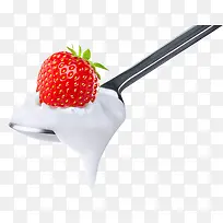 勺子草莓牛奶
